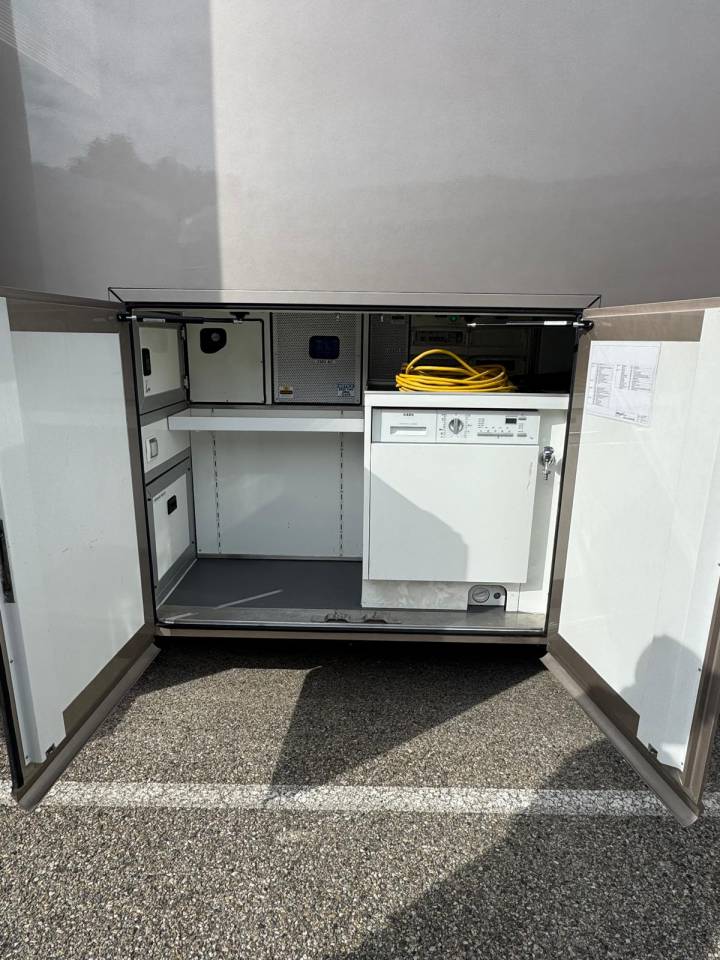 Camión para caballos EQUIX MERCEDES 2016 De segunda mano