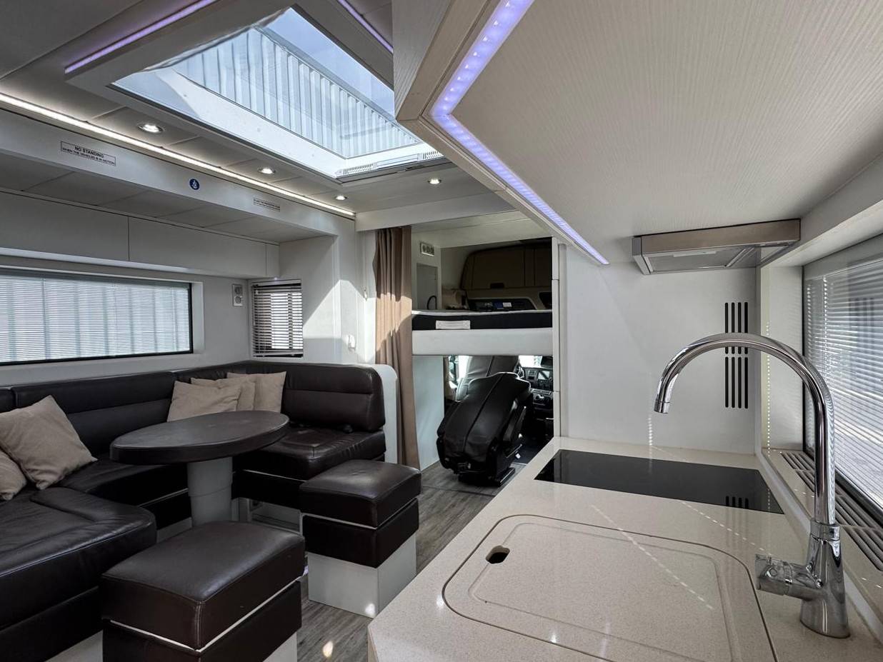 Camión para caballos EQUIX MERCEDES 2016 De segunda mano