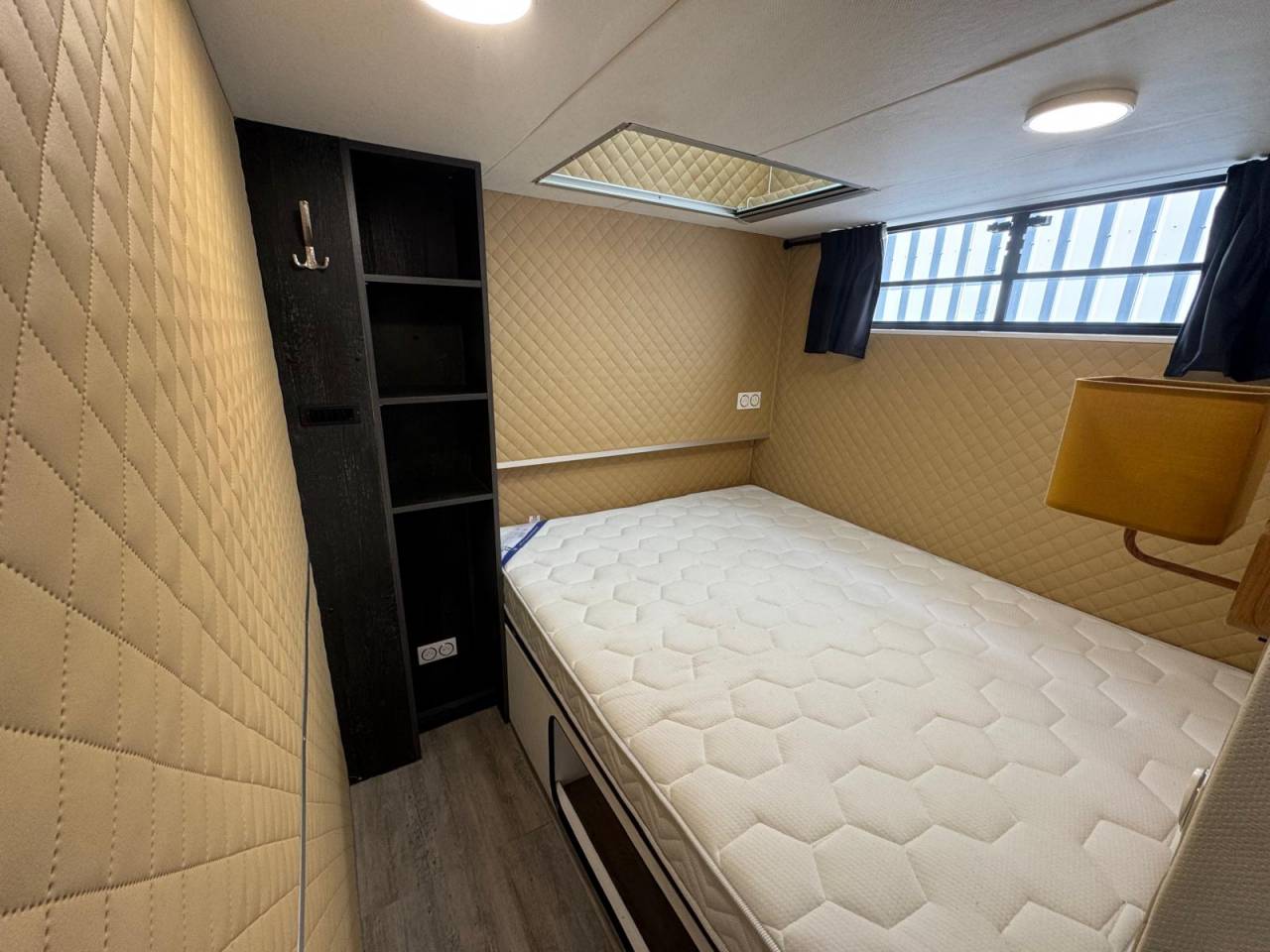 Camión para caballos EQUIX MERCEDES 2016 De segunda mano