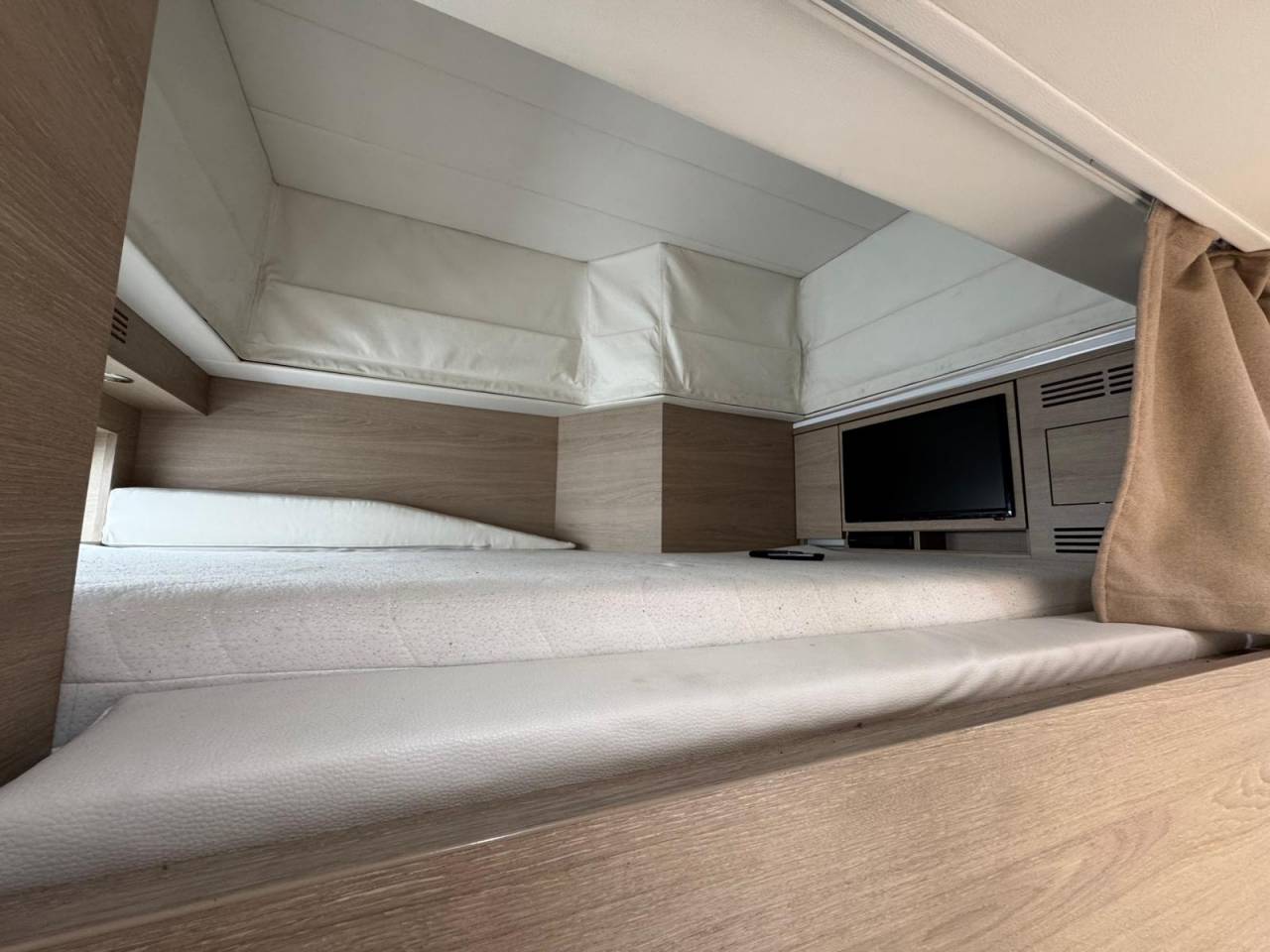 Camión para caballos EQUIX MERCEDES 2016 De segunda mano