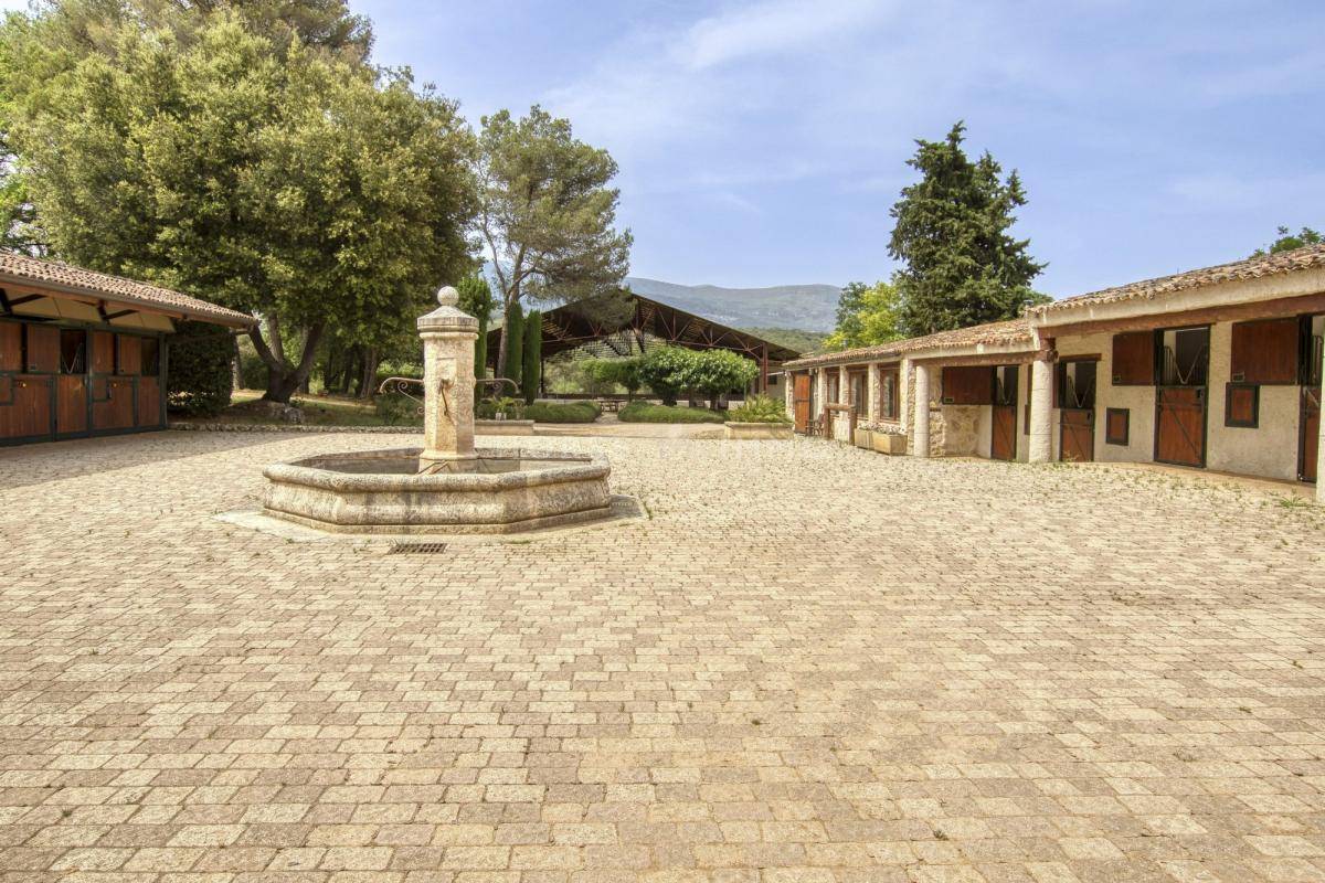 Acaballadero En venta Alpes Marítimos