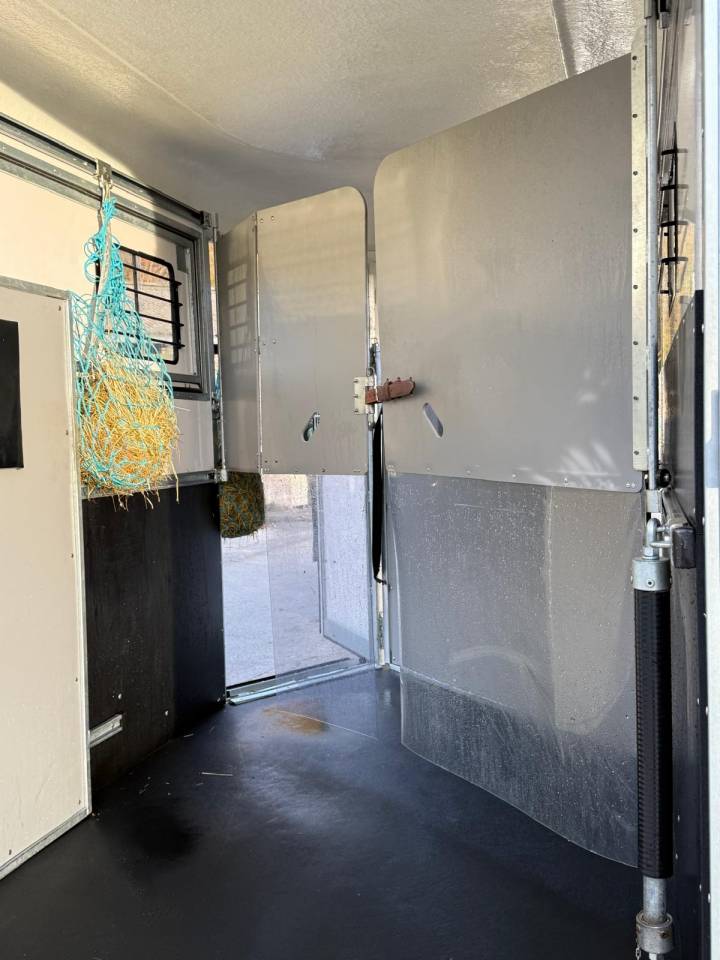 Van caballos Fautras Oblic +2 2 Caballos 2023 De segunda mano