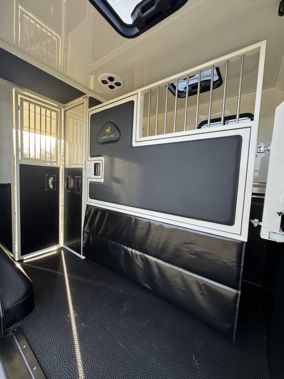 Furgoneta para caballos Ameline RENAULT MASTER HARAS  2025 Nuevo