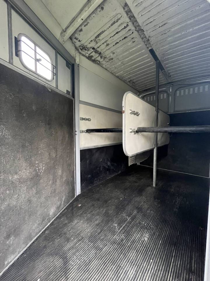 Van caballos Ifor Williams  2 Caballos 2010 De segunda mano