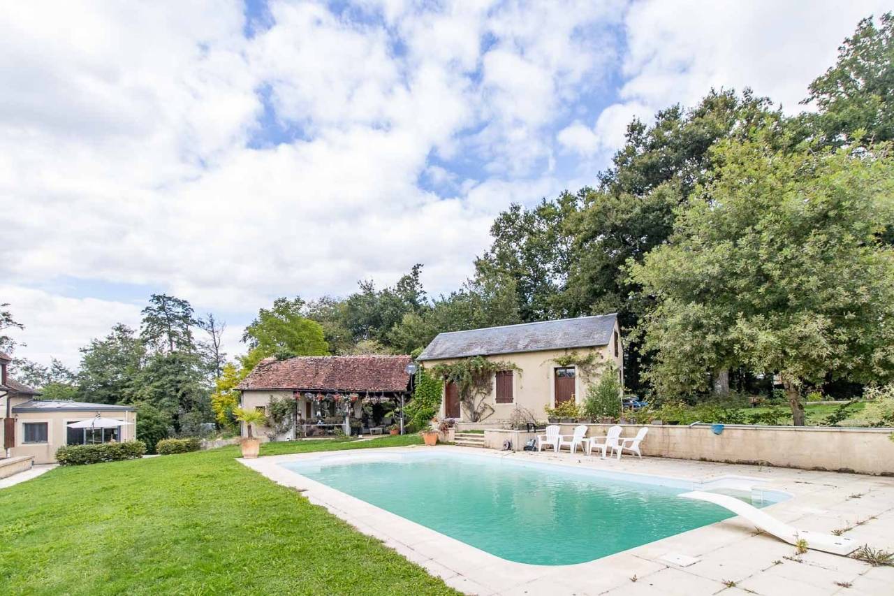 Propiedad ecuestre En venta Ni&egrave;vre