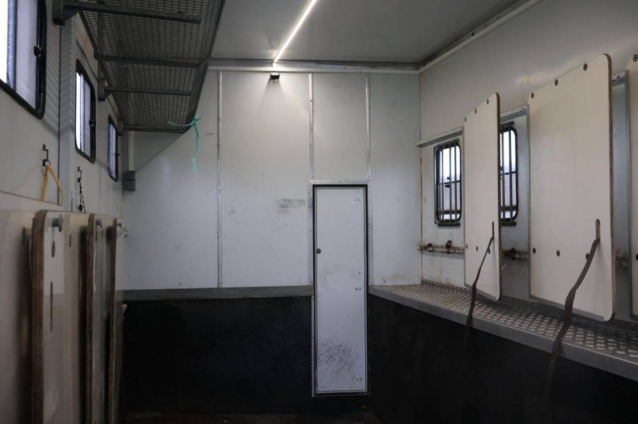 Semirremolque Caballos Scania SEMIE REMORQUE 10 PLACES 2021 De segunda mano