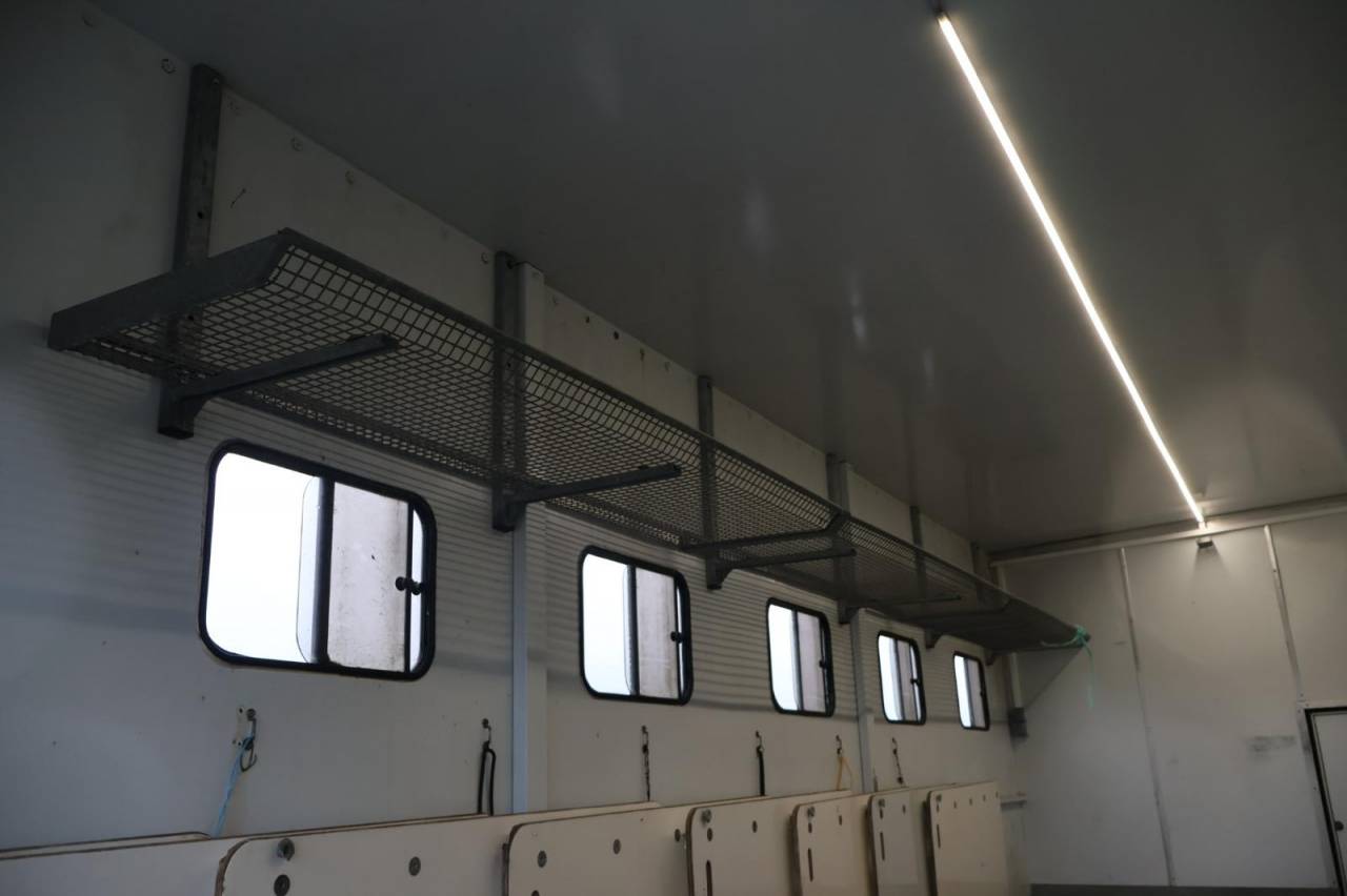 Semirremolque Caballos Scania SEMIE REMORQUE 10 PLACES 2021 De segunda mano