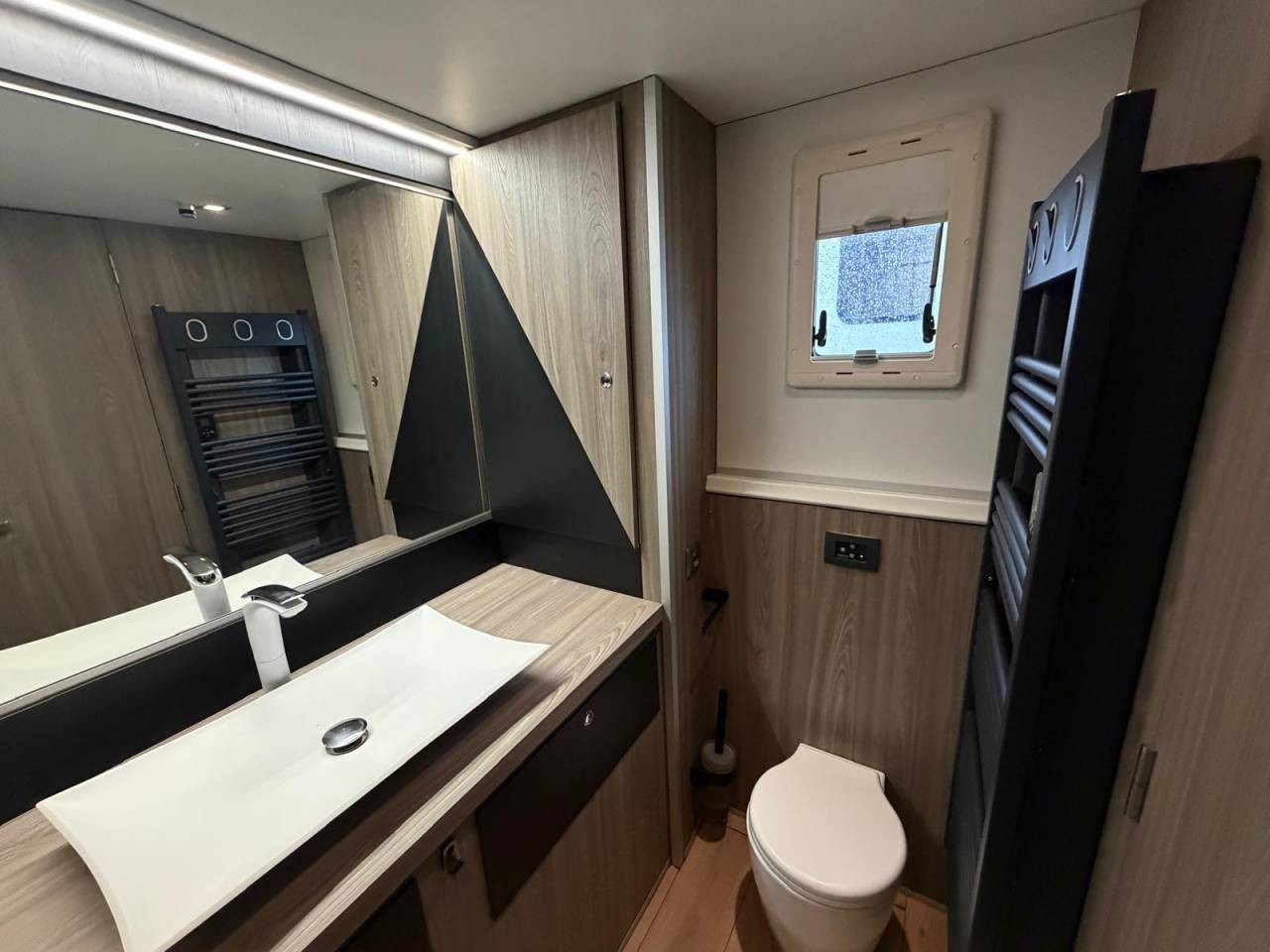 Semirremolque Caballos Scania SEMIE REMORQUE 10 PLACES 2021 De segunda mano