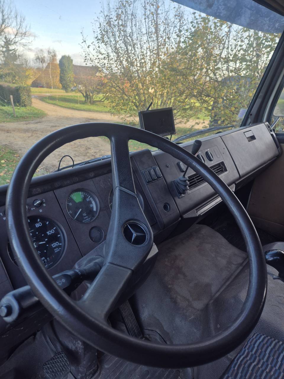 Camión para caballos Mercedes 1320 1987 De segunda mano