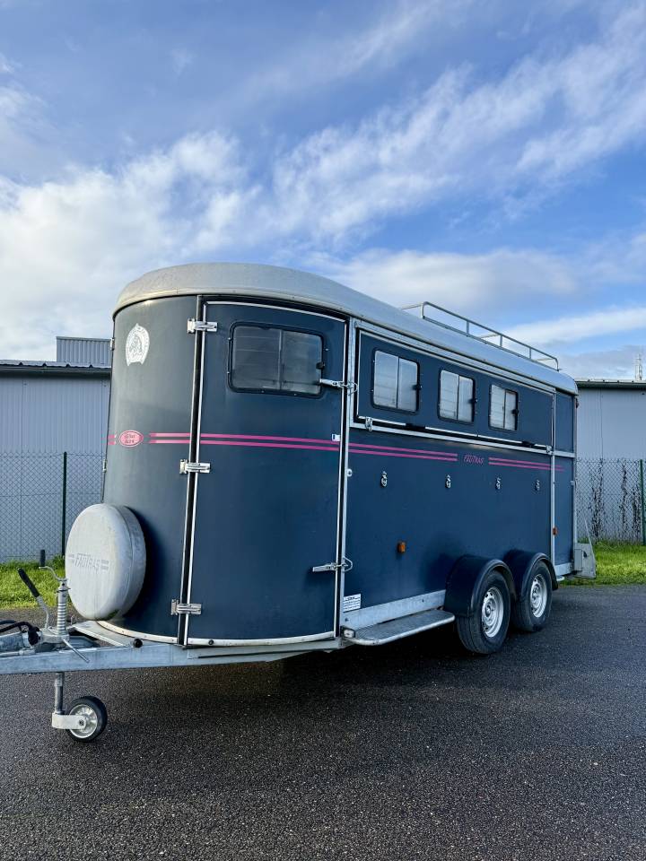 Van caballos Fautras OBLIC +4 4 Caballos 2019 De segunda mano