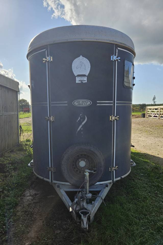 Van caballos Fautras 3 places oblic Série limité Antares 3 Caballos 2010 De segunda mano