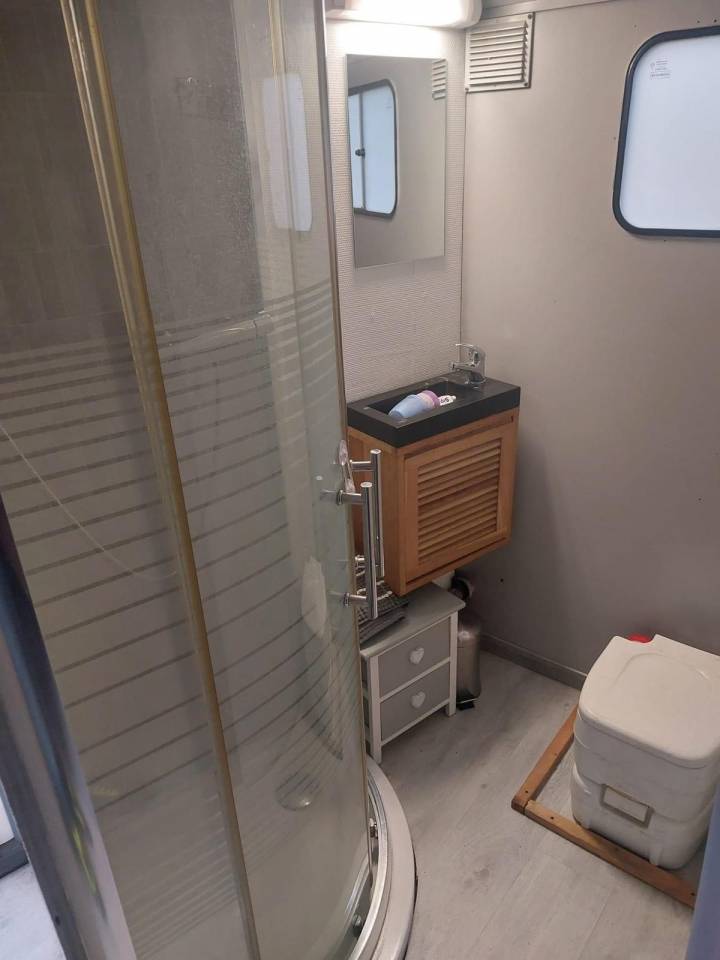 Camión para caballos Renault Midlum 2005 De segunda mano