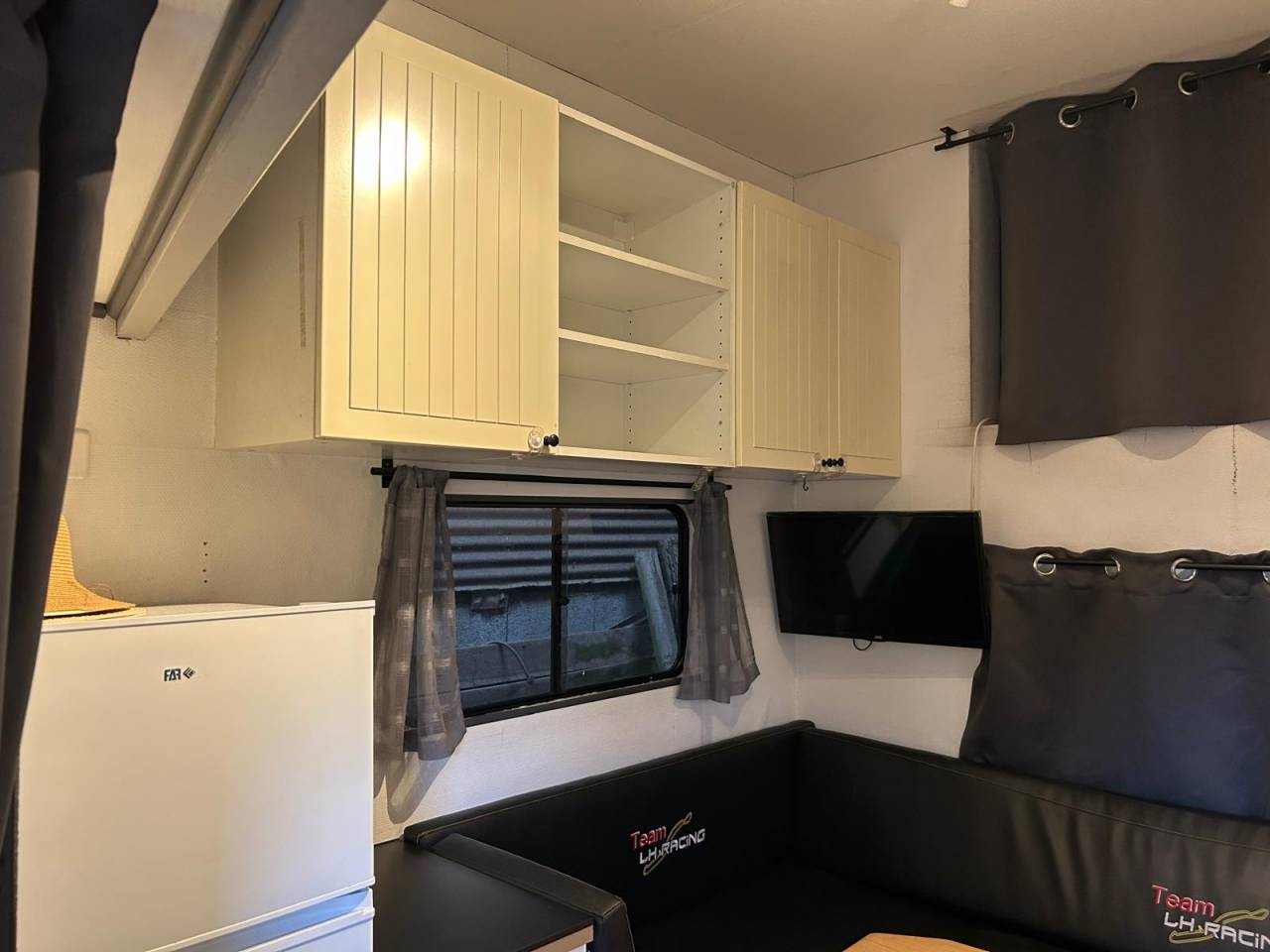 Camión para caballos Renault Midlum 2005 De segunda mano