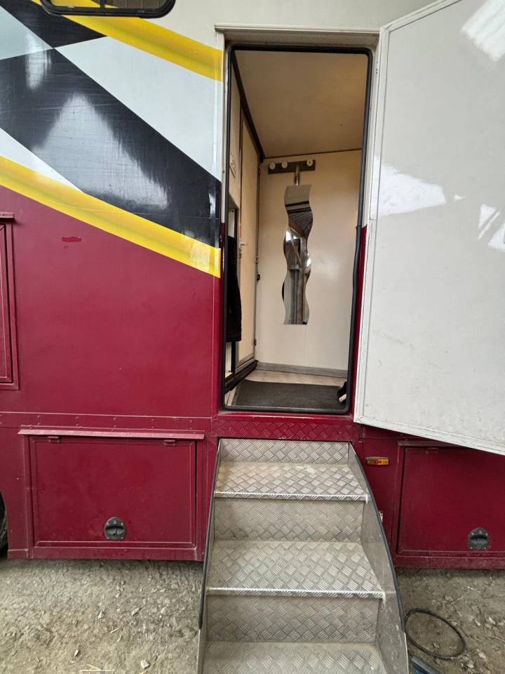 Camión para caballos Renault Midlum 2005 De segunda mano