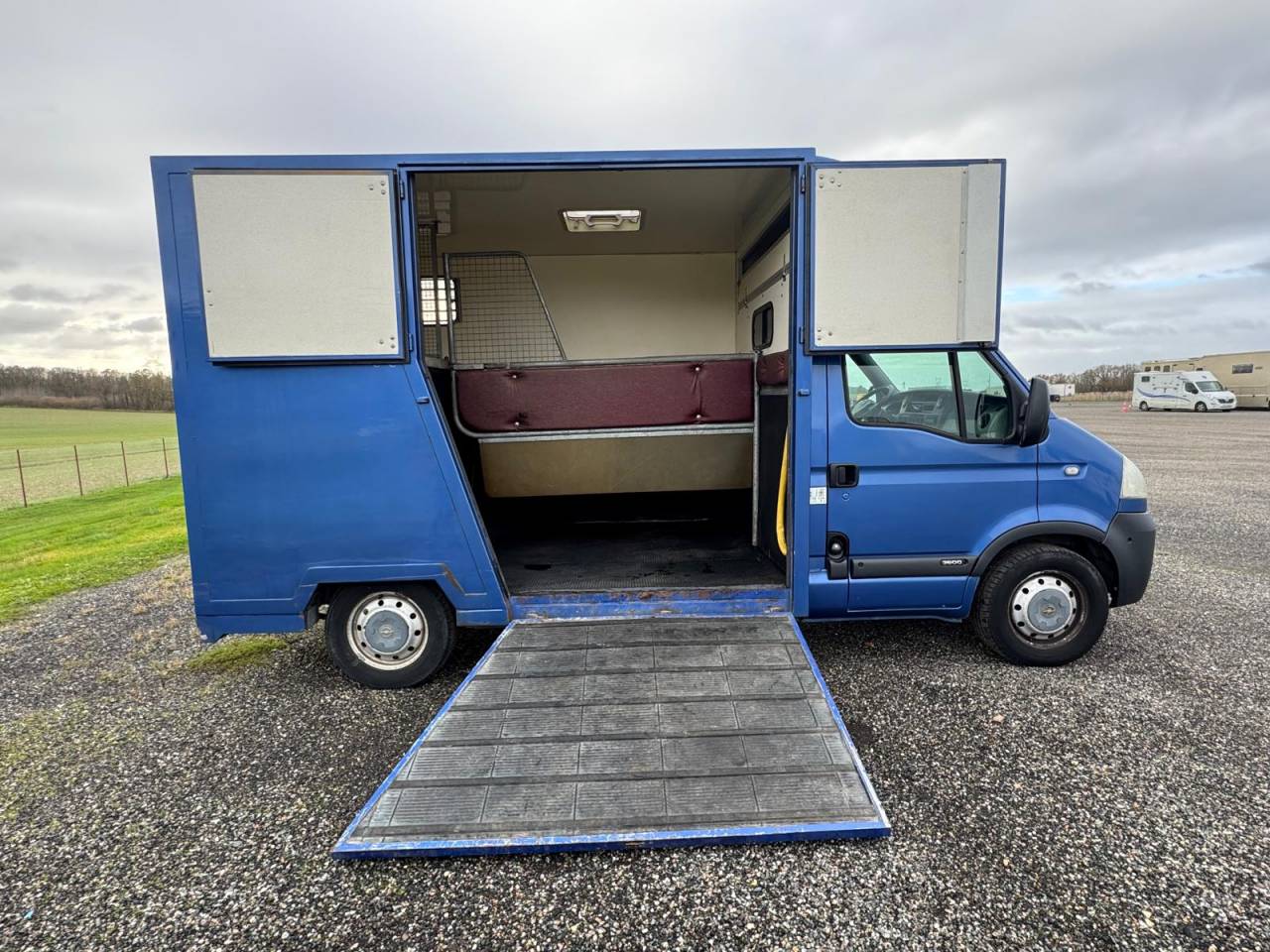 Furgoneta para caballos Opel OPEL 2007 De segunda mano