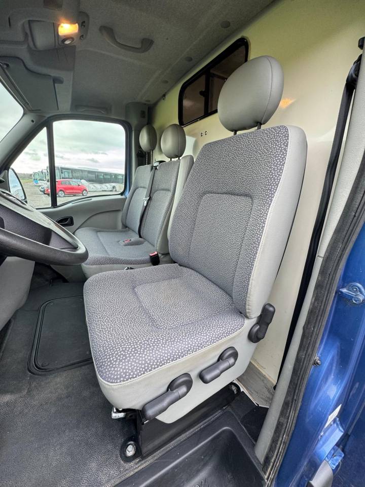 Furgoneta para caballos Opel OPEL 2007 De segunda mano