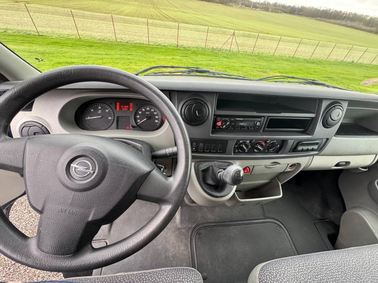 Furgoneta para caballos Opel OPEL 2007 De segunda mano