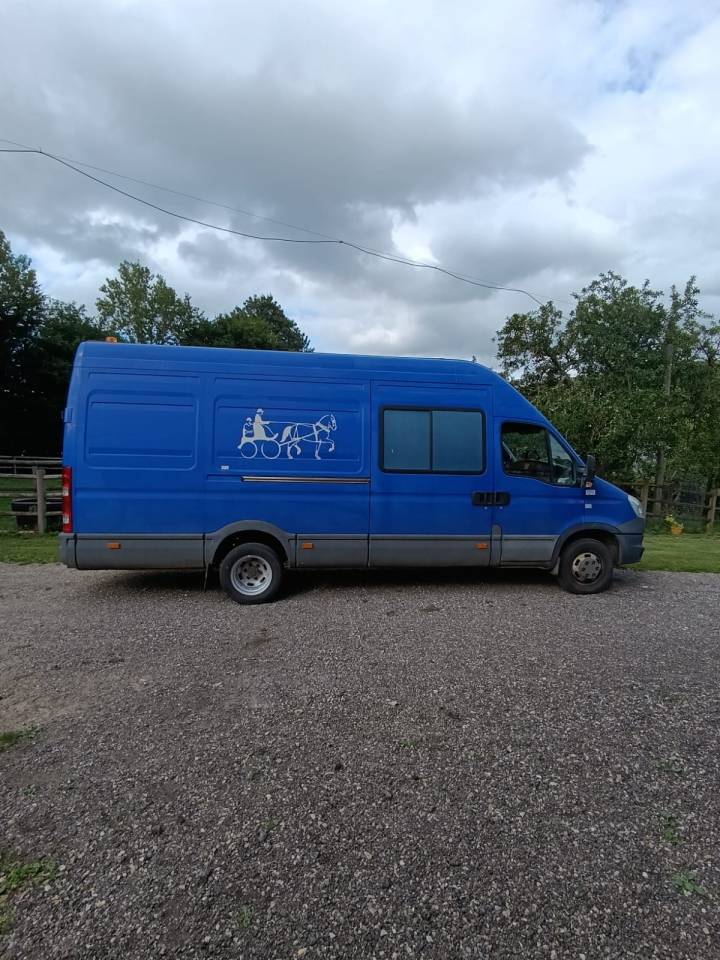 Furgoneta para caballos Iveco DAILY 2012 De segunda mano