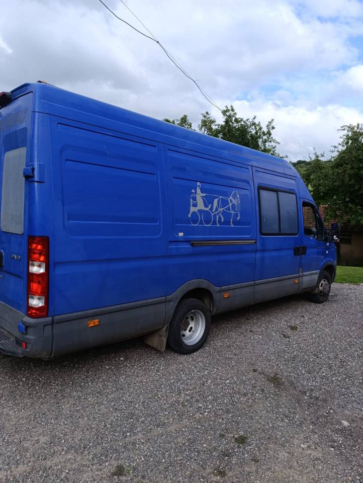 Furgoneta para caballos Iveco DAILY 2012 De segunda mano