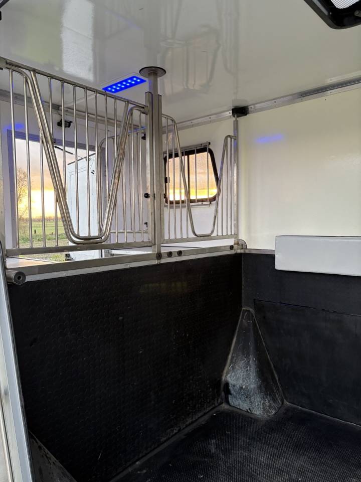 Furgoneta para caballos Renault Master 2017 De segunda mano