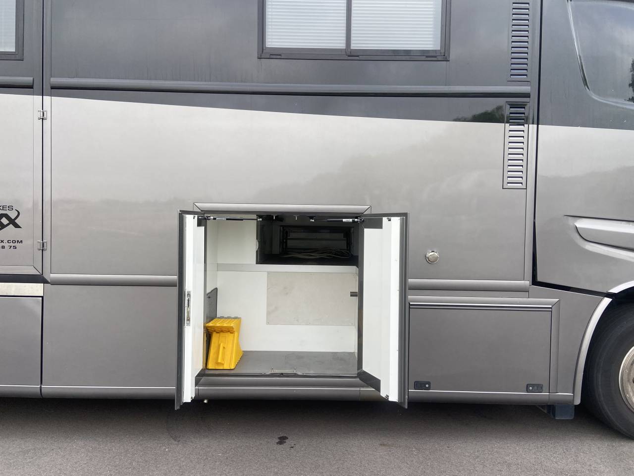 Camión para caballos AKX  2016 De segunda mano