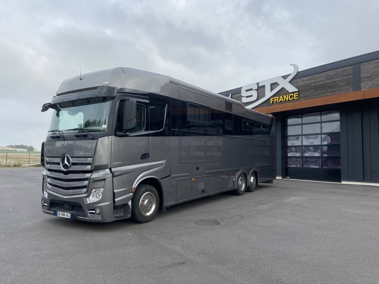 Camión para caballos AKX  2016 De segunda mano