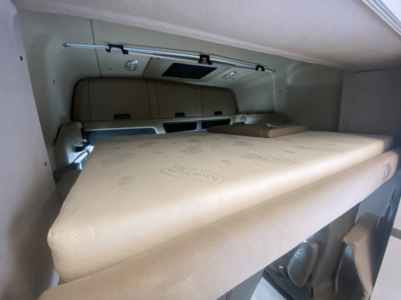 Camión para caballos AKX  2016 De segunda mano