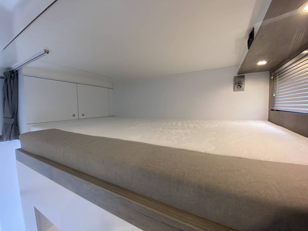 Camión para caballos AKX  2016 De segunda mano