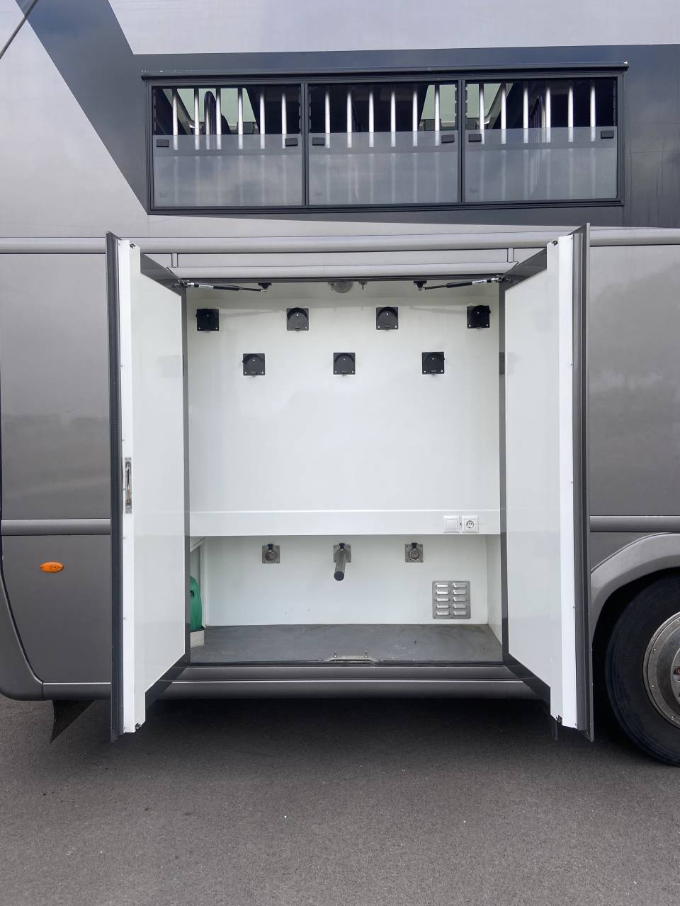 Camión para caballos AKX  2016 De segunda mano