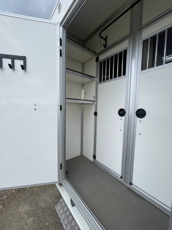 Furgoneta para caballos Les Vans ACR Renault Master 2018 De segunda mano