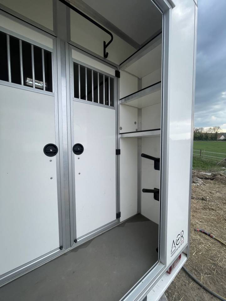 Furgoneta para caballos Les Vans ACR Renault Master 2018 De segunda mano