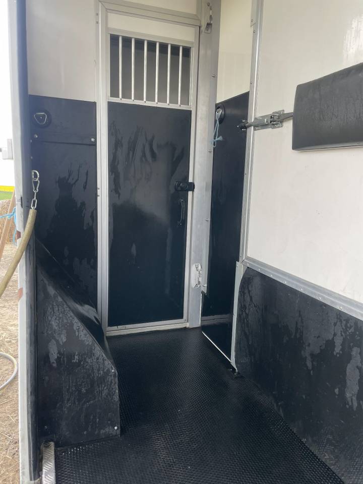 Furgoneta para caballos Les Vans ACR Renault Master 2018 De segunda mano