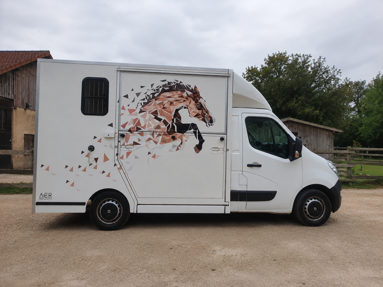 Furgoneta para caballos Les Vans ACR Renault Master 2018 De segunda mano