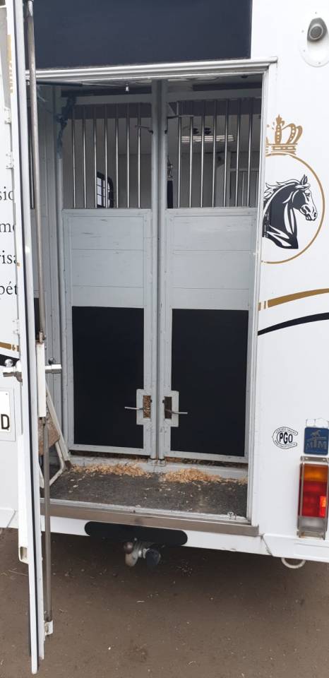 Furgoneta para caballos Renault Renault Master 2009 De segunda mano