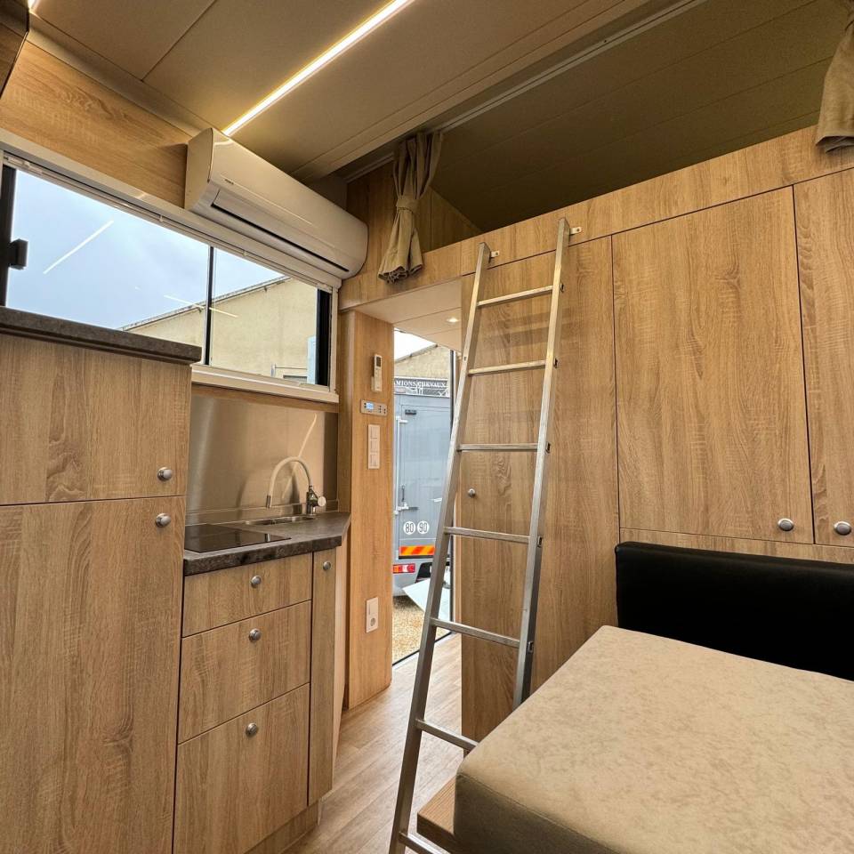 Camión para caballos Daf CONCEPTPGO 7  2013 De segunda mano