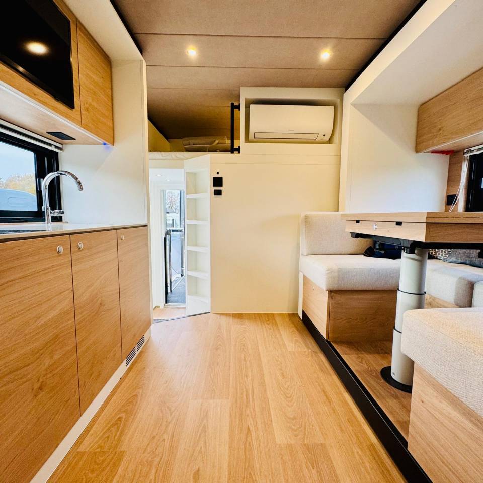 Camión para caballos AKX Classicspace6 2025 Nuevo