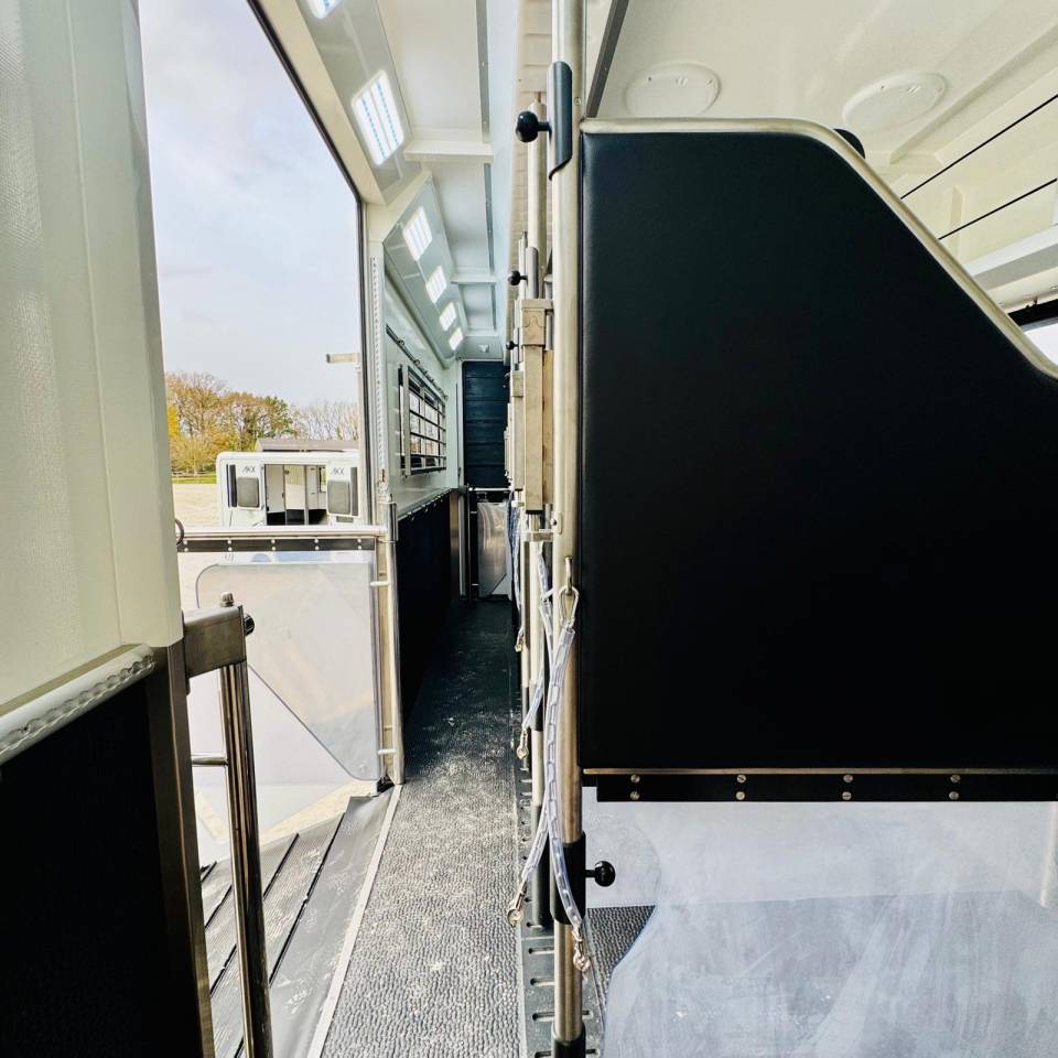 Camión para caballos AKX Classicspace6 2025 Nuevo