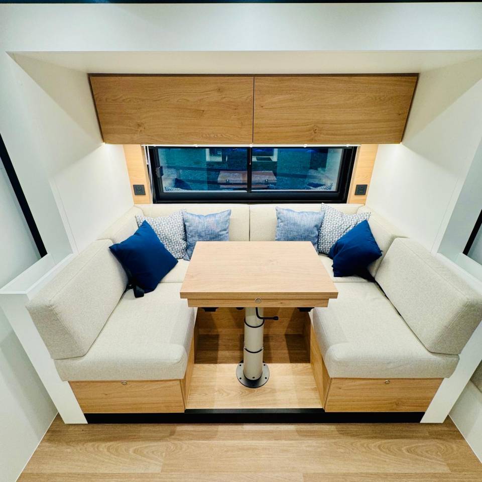 Camión para caballos AKX Classicspace6 2025 Nuevo