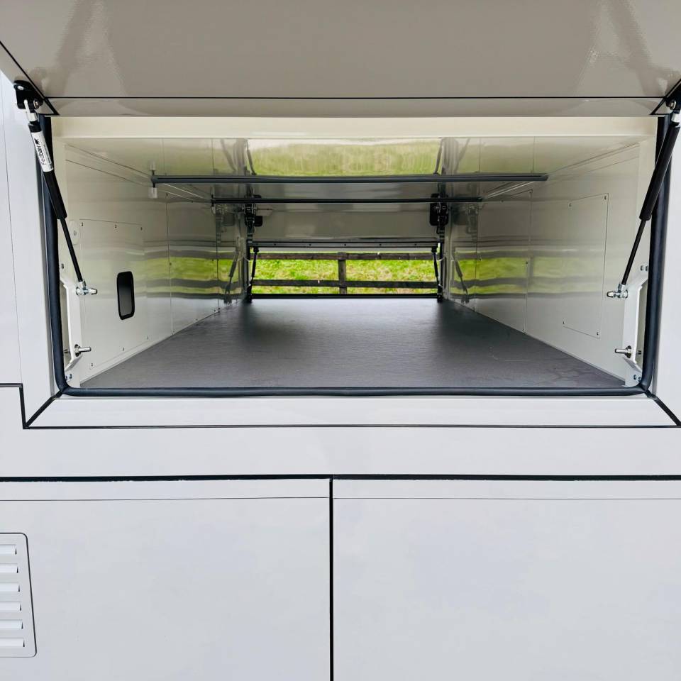 Camión para caballos AKX Classicspace6 2025 Nuevo