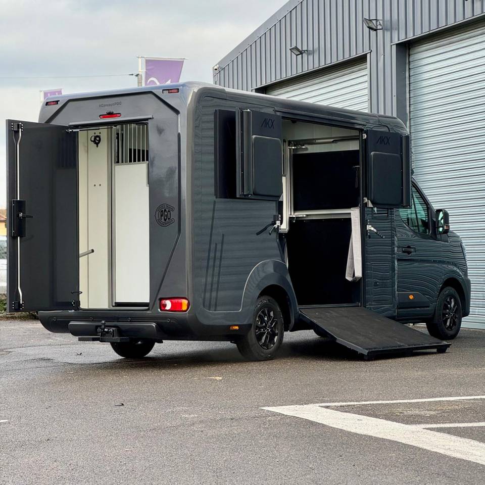 Furgoneta para caballos AKX Akx5 2025 Nuevo