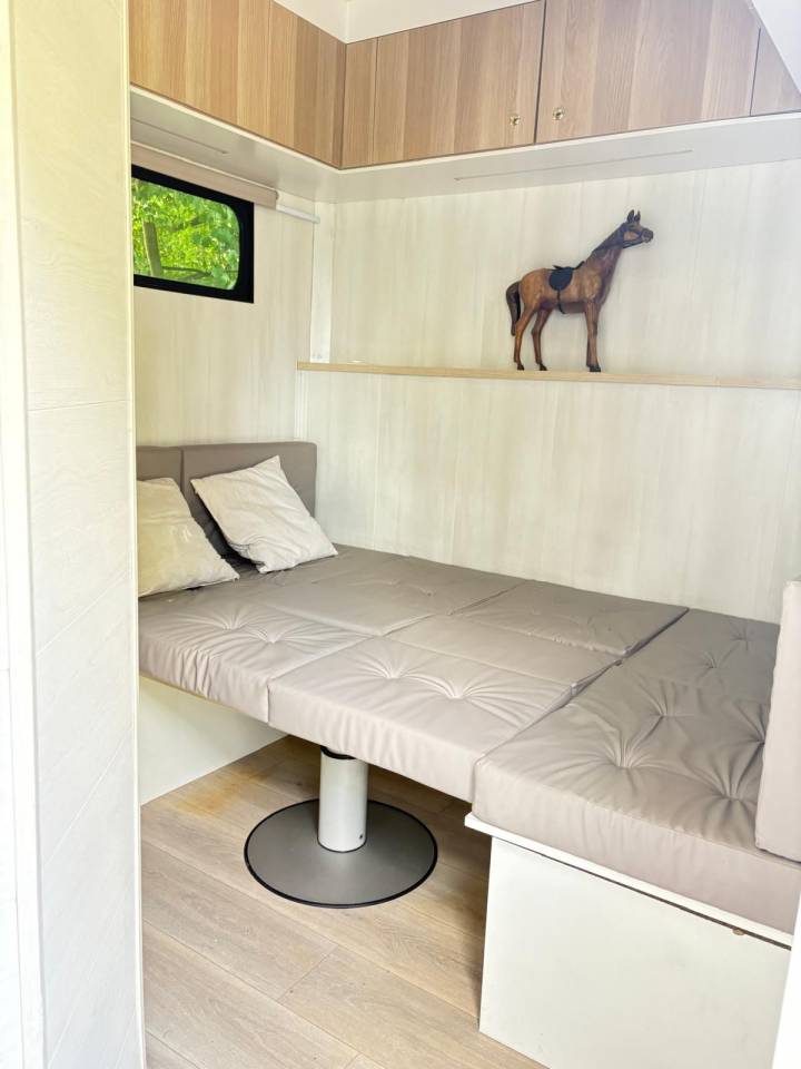 Camión para caballos Iveco  IVECO 280 hp 2001 De segunda mano