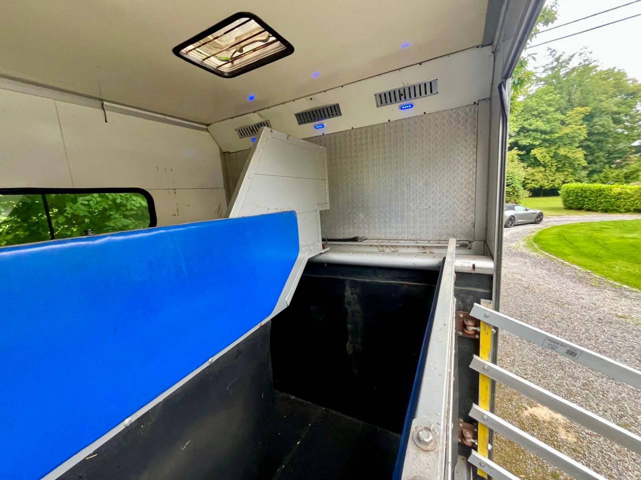 Camión para caballos Iveco  IVECO 280 hp 2001 De segunda mano