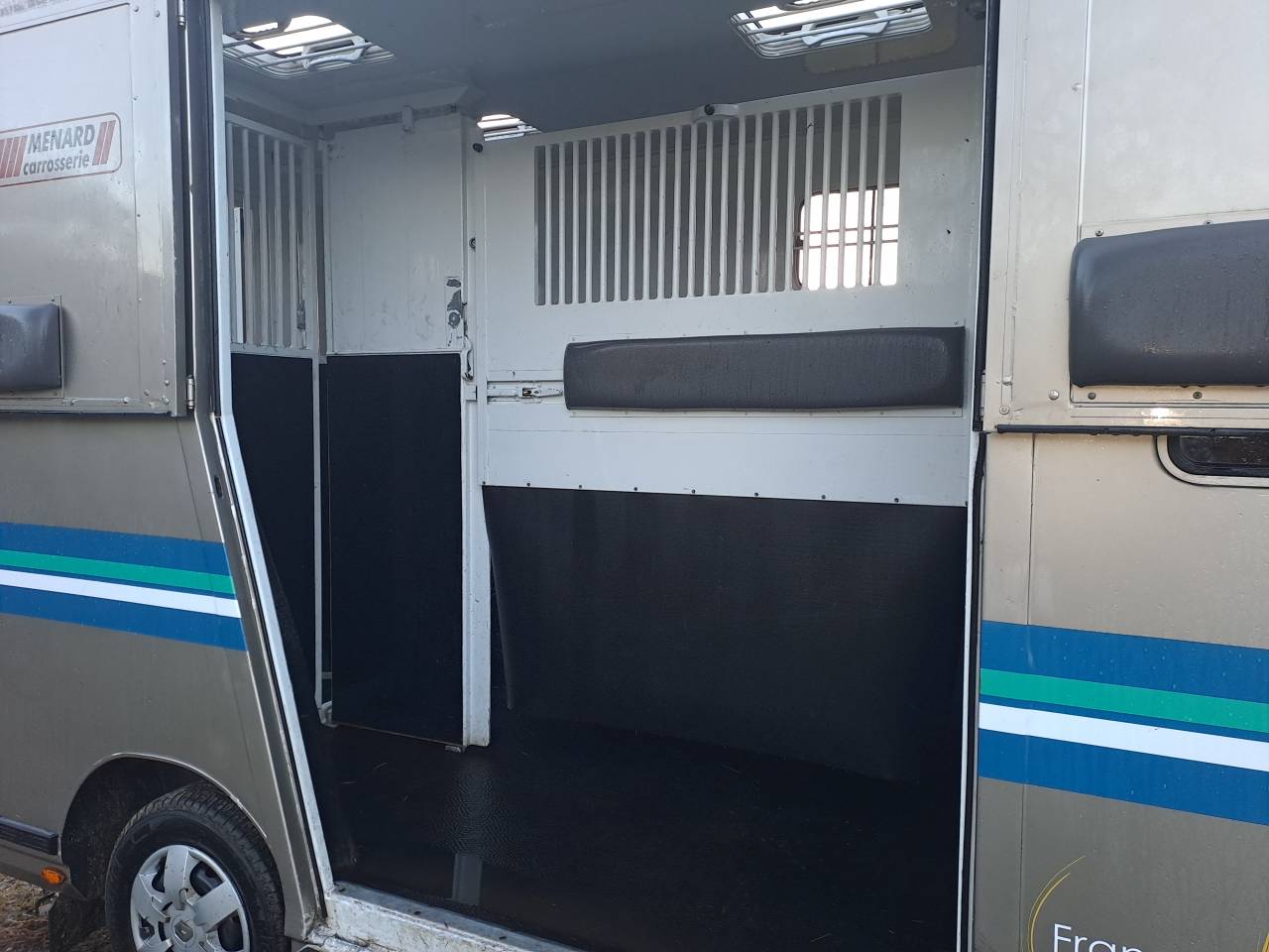 Furgoneta para caballos Renault Master 2017 De segunda mano