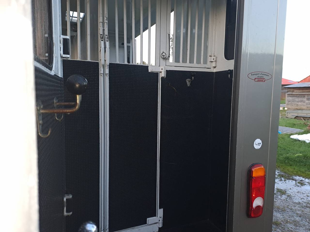 Furgoneta para caballos Renault Master 2017 De segunda mano