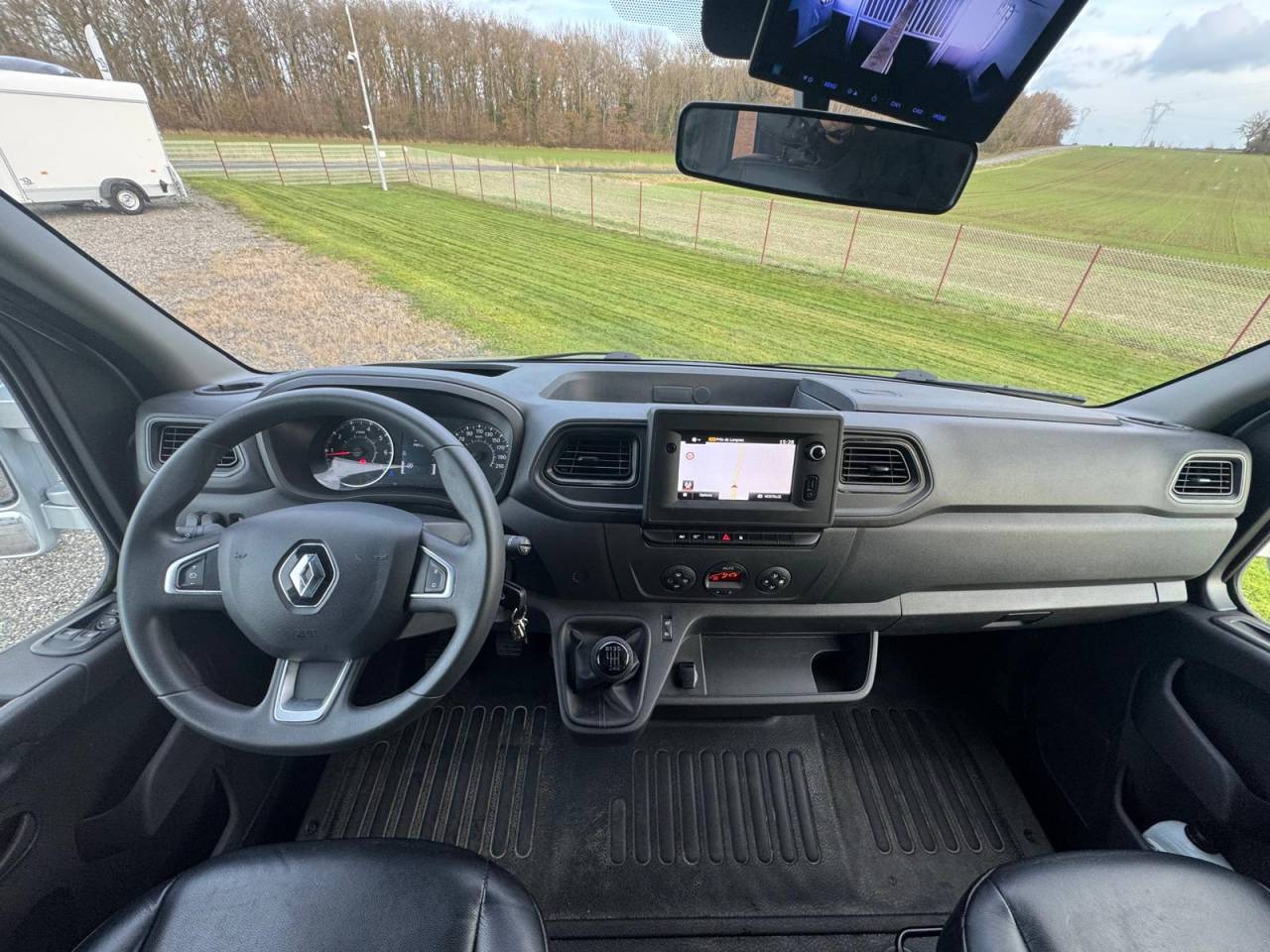 Furgoneta para caballos TBST Renault Master 2023 De segunda mano