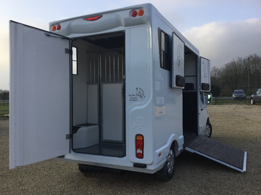 Furgoneta para caballos Renault Master 2016 De segunda mano