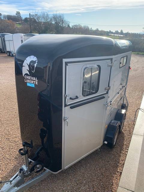 Van caballos Cheval Libert&eacute; TOURING COUNTRY 2 Caballos 2023 De segunda mano