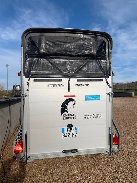 Van caballos Cheval Libert&eacute; TOURING COUNTRY 2 Caballos 2023 De segunda mano