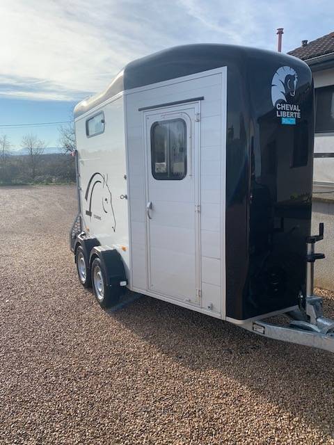 Van caballos Cheval Libert&eacute; TOURING COUNTRY 2 Caballos 2023 De segunda mano