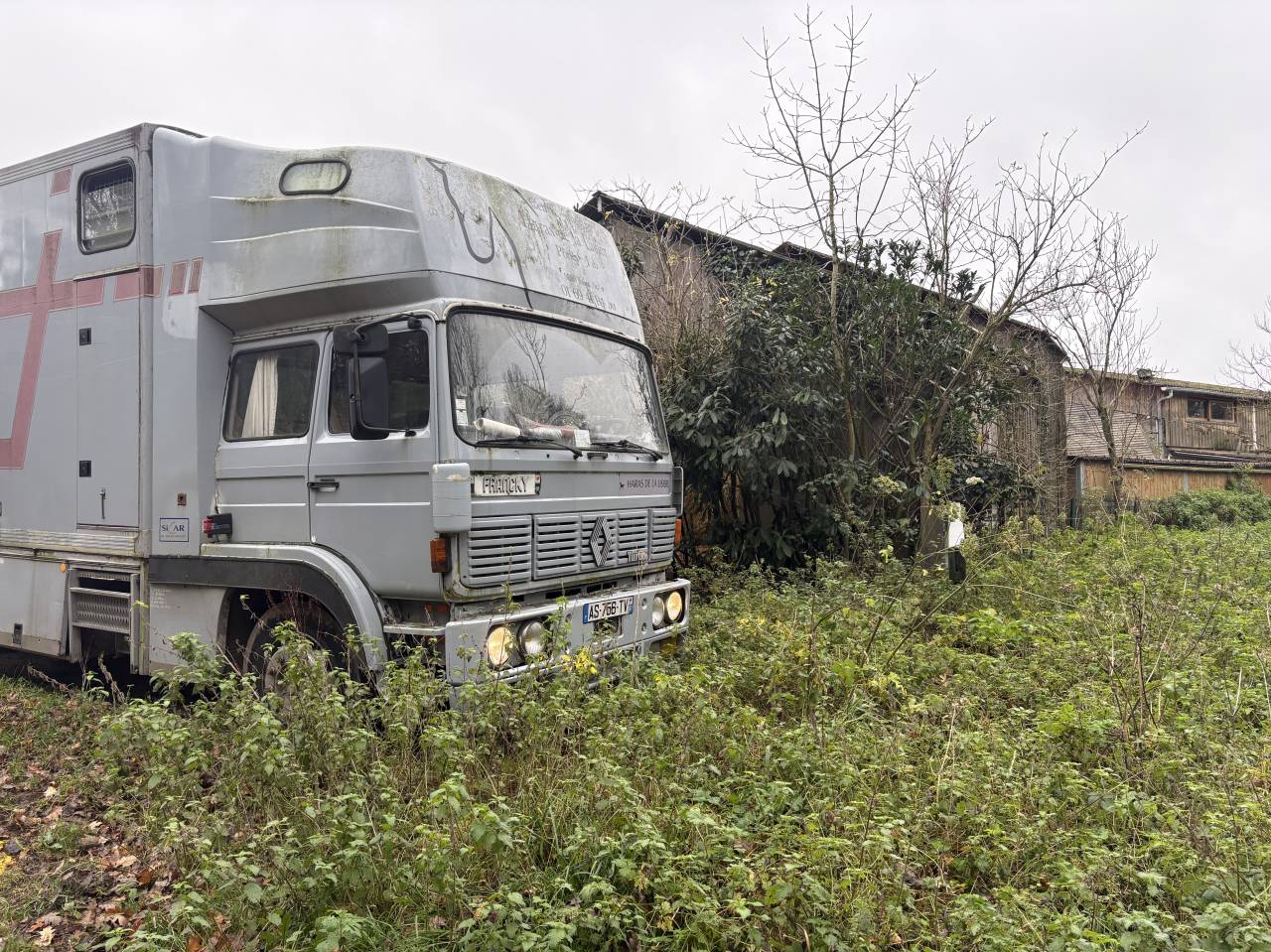 Camión para caballos Renault Mildium 1985 De segunda mano